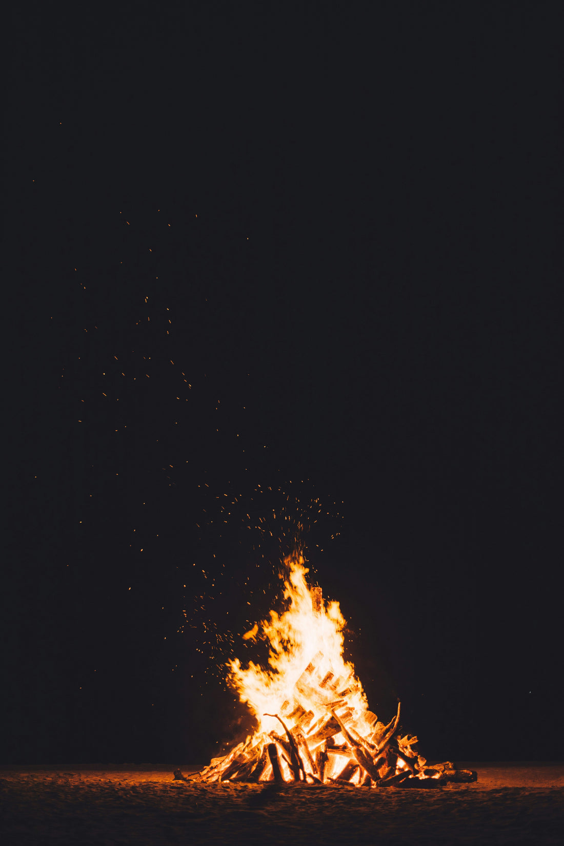 [CAMPMENT] The "Pyrolysis Pyramid": How to build a smokeless campfire that burns for 4 hours untouched