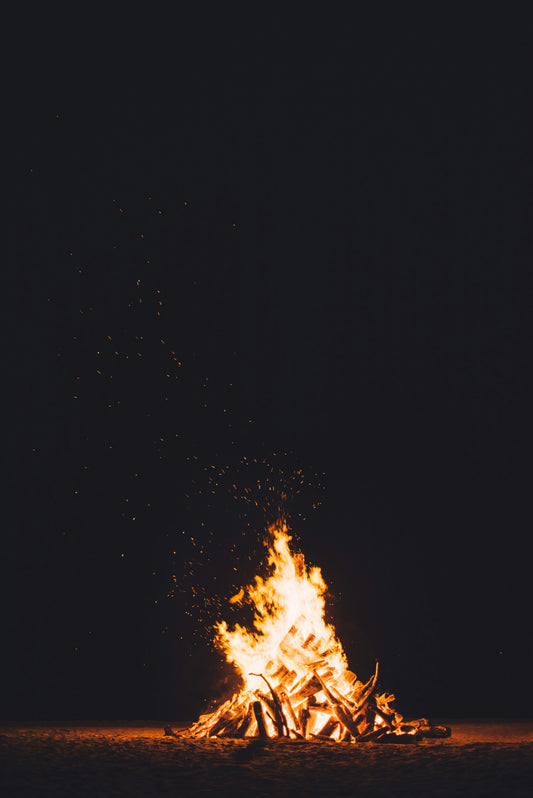 [CAMPMENT] The "Pyrolysis Pyramid": How to build a smokeless campfire that burns for 4 hours untouched