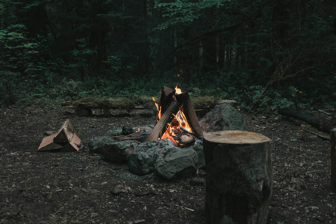 [CAMPMENT] The "Cardboard Wax Fire Starter Disk": How to ignite campfire logs in heavy rain without chemical lighter fluid