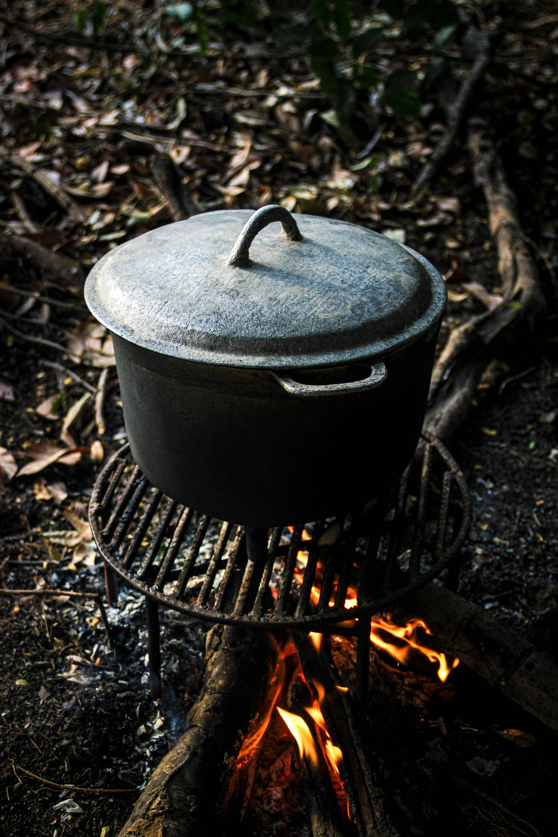 [CAMPMENT] The "Foil Shield Dutch Oven Liner": How to bake camping meals without scrubbing scorched cast iron in the dark
